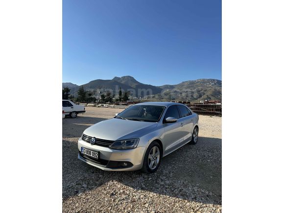 Sahibinden Volkswagen Jetta 1.6 TDi Comfortline 2013 Model  210.000 km Gri (Gümüş)