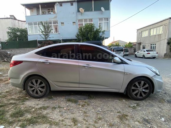 Sahibinden Hyundai Accent Blue 1.6 CRDI Mode 2012 Model 