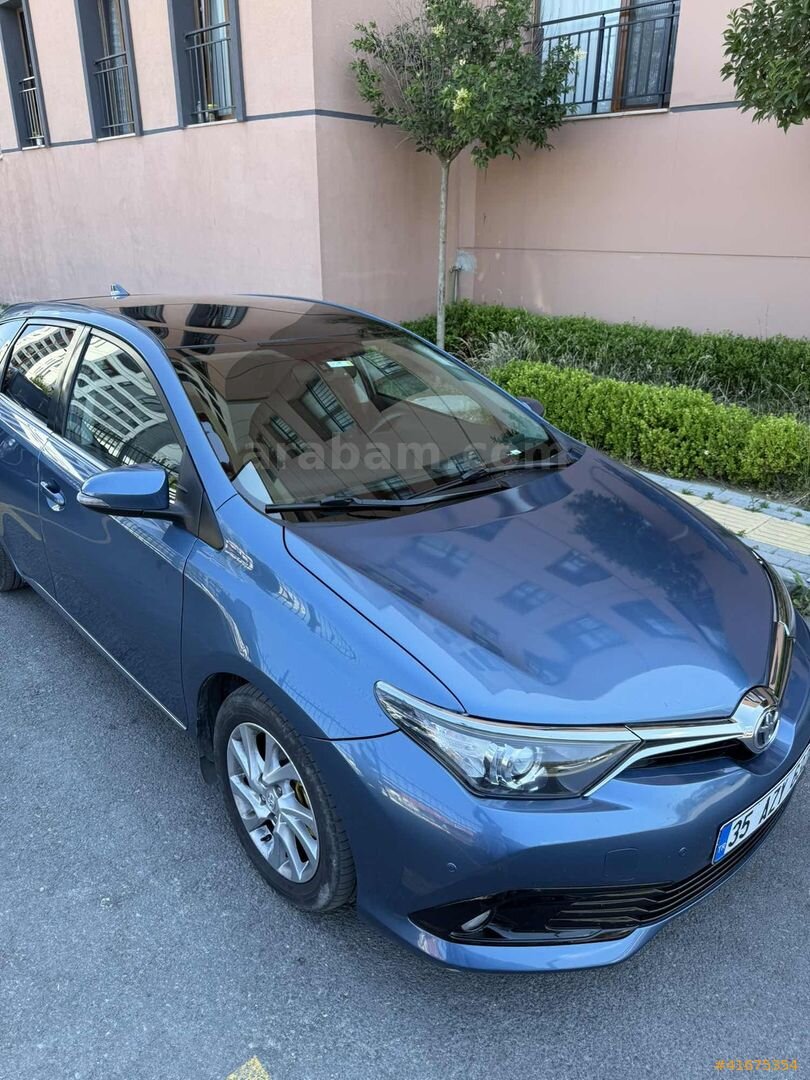 Galeriden Toyota Auris 1.6 Active Skypack 2015 Model İstanbul 150.000 km Mavi 4