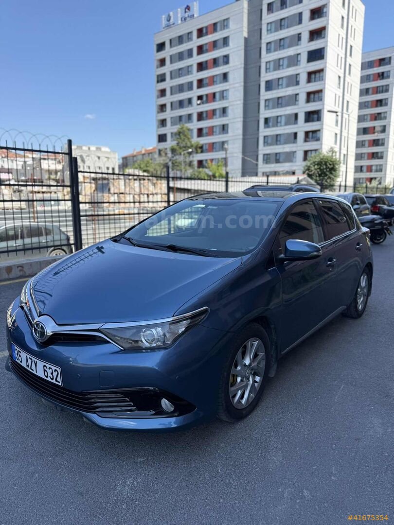 Galeriden Toyota Auris 1.6 Active Skypack 2015 Model İstanbul 150.000 km Mavi 3
