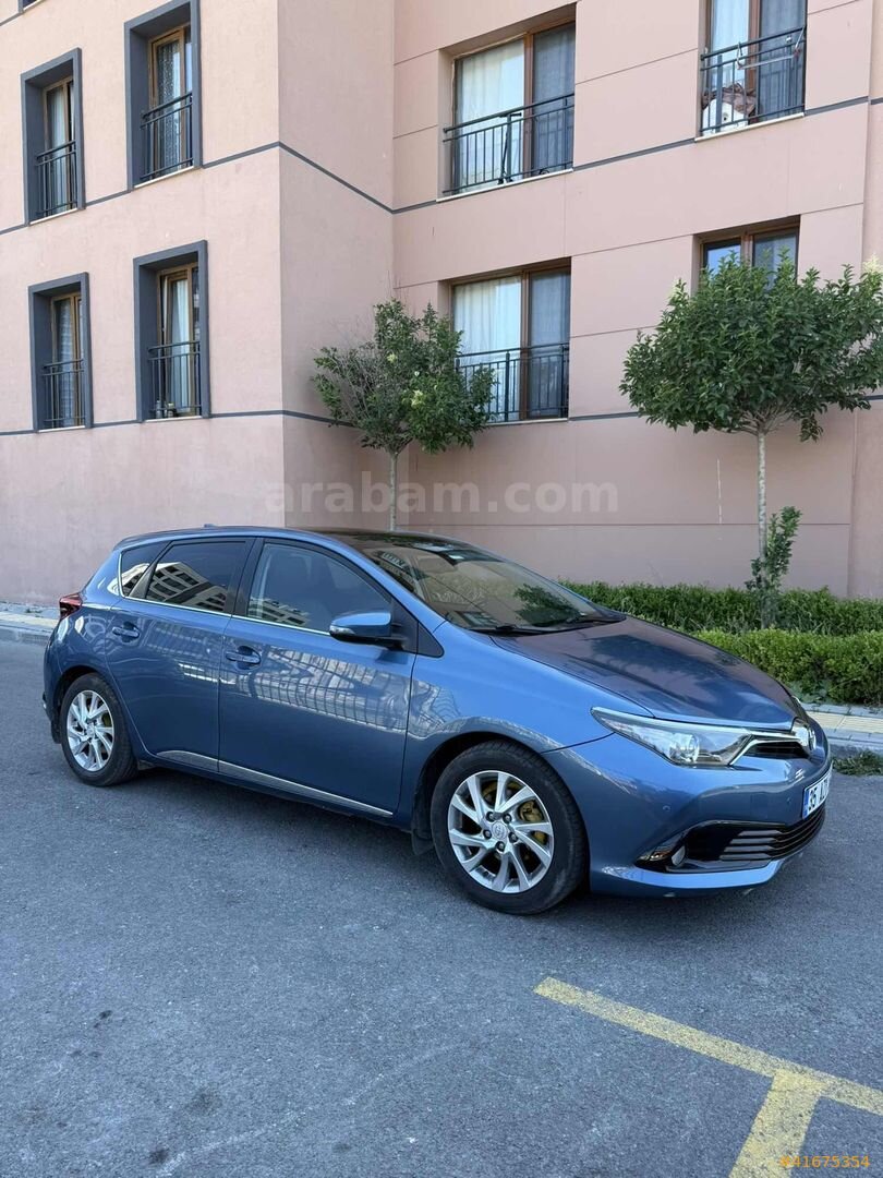 Galeriden Toyota Auris 1.6 Active Skypack 2015 Model İstanbul 150.000 km Mavi 1
