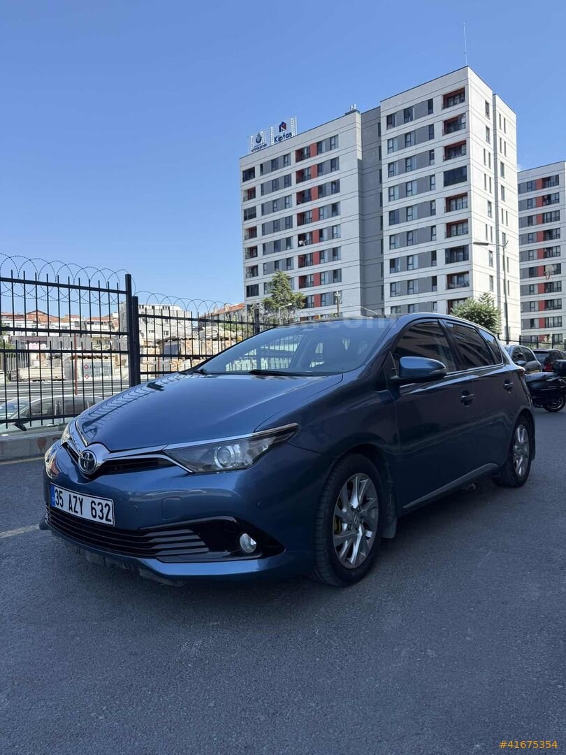 Galeriden Toyota Auris 1.6 Active Skypack 2015 Model İstanbul 150.000 km Mavi 6