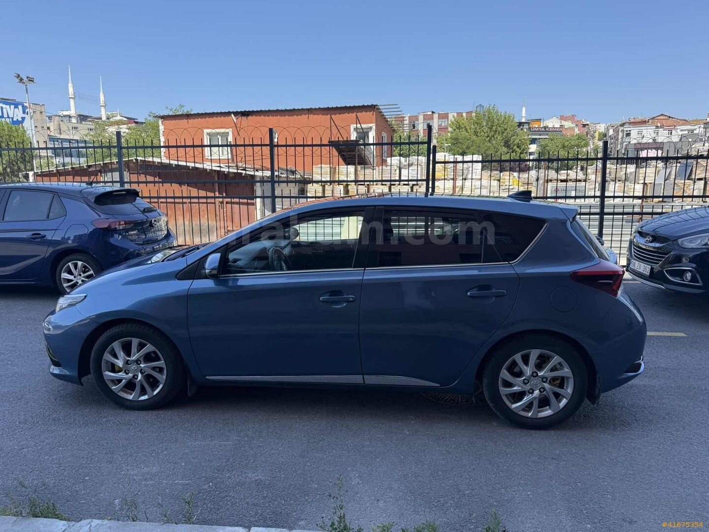 Galeriden Toyota Auris 1.6 Active Skypack 2015 Model İstanbul 150.000 km Mavi 5