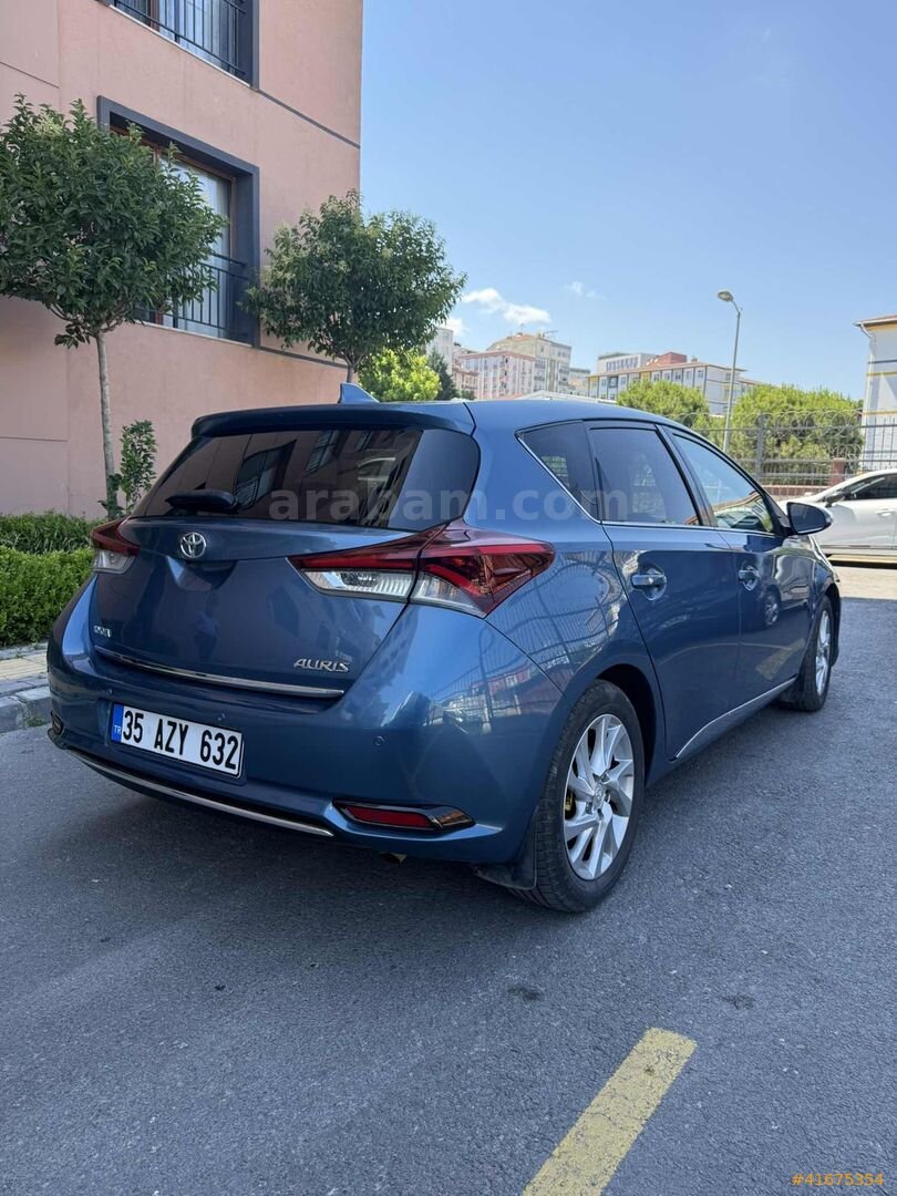 Galeriden Toyota Auris 1.6 Active Skypack 2015 Model İstanbul 150.000 km Mavi 7