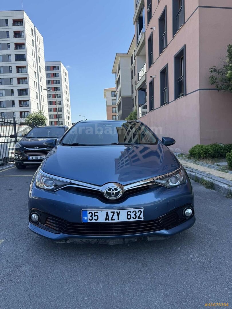 Galeriden Toyota Auris 1.6 Active Skypack 2015 Model İstanbul 150.000 km Mavi 2