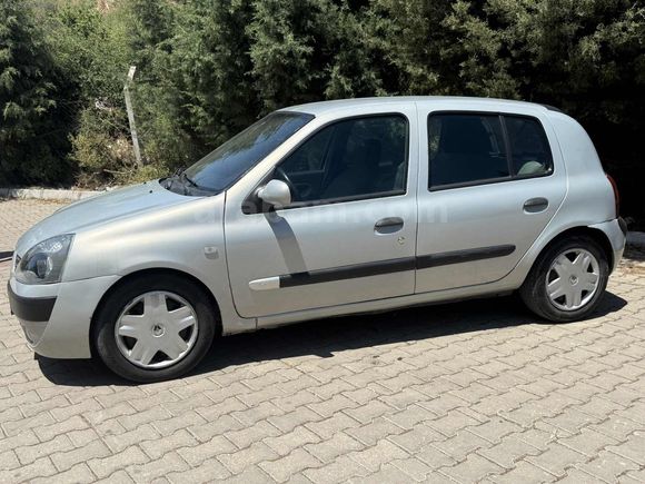 YILSOY OTO 2005 CLİO 1.2 MOTOR 16 VALF 276 BİN KM DE