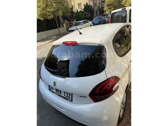  Peugeot 208 
 2017 Model 