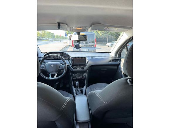  Peugeot 208 
 2017 Model 