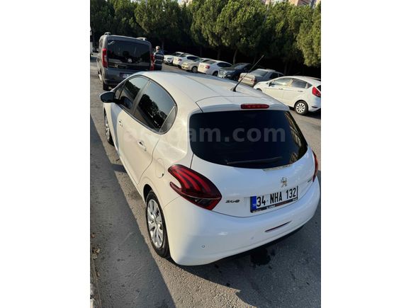  Peugeot 208 
 2017 Model 