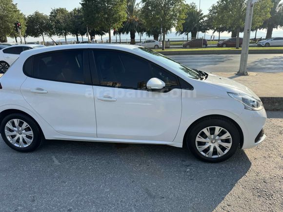  Peugeot 208 
 2017 Model 