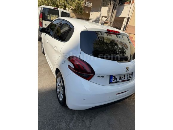  Peugeot 208 
 2017 Model 