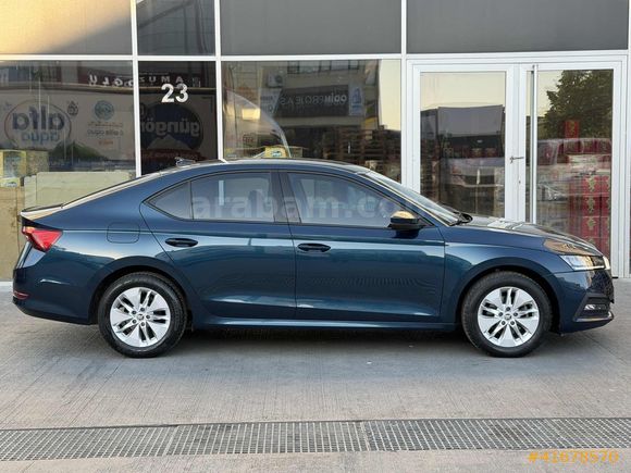 AK-CAR'dan 2022 ÇIKIŞLI HATASIZ BOYASIZ OCTAVİA-GERİ GÖRÜŞ