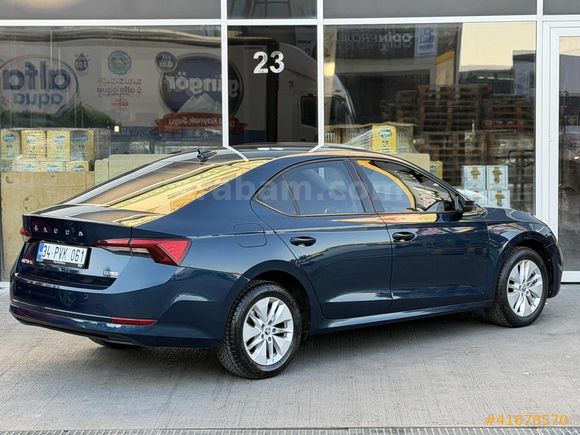 AK-CAR'dan 2022 ÇIKIŞLI HATASIZ BOYASIZ OCTAVİA-GERİ GÖRÜŞ