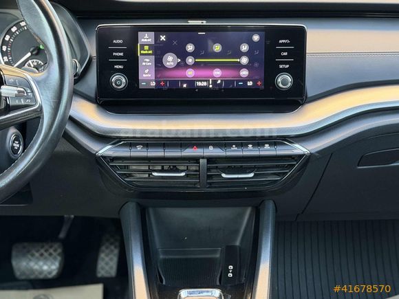 AK-CAR'dan 2022 ÇIKIŞLI HATASIZ BOYASIZ OCTAVİA-GERİ GÖRÜŞ