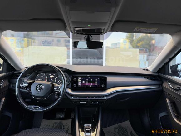 AK-CAR'dan 2022 ÇIKIŞLI HATASIZ BOYASIZ OCTAVİA-GERİ GÖRÜŞ