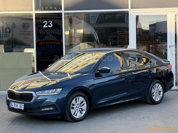 AK-CAR'dan 2022 ÇIKIŞLI HATASIZ BOYASIZ OCTAVİA-GERİ GÖRÜŞ