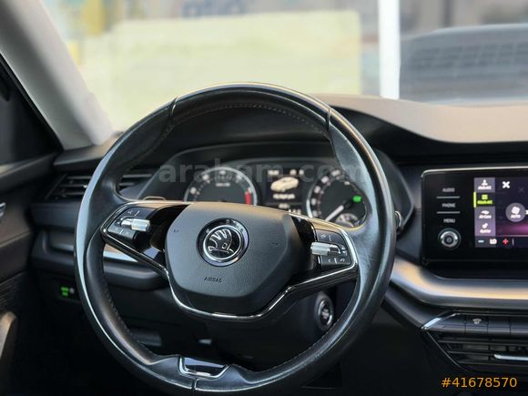 AK-CAR'dan 2022 ÇIKIŞLI HATASIZ BOYASIZ OCTAVİA-GERİ GÖRÜŞ