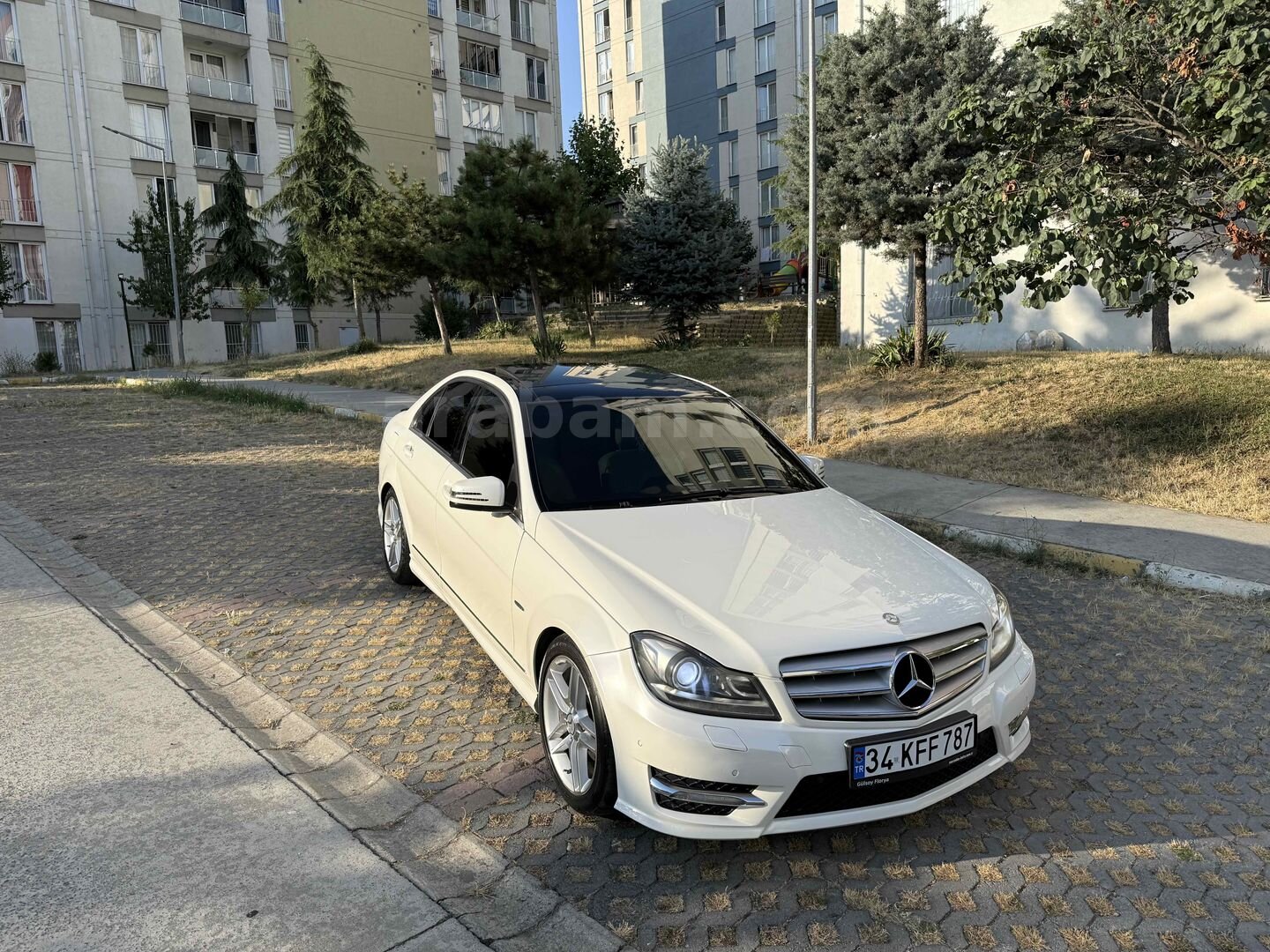 Sahibinden Mercedes - Benz C 180 BlueEFFICIENCY AMG 2011 Model İstanbul 219.500 km Beyaz 1