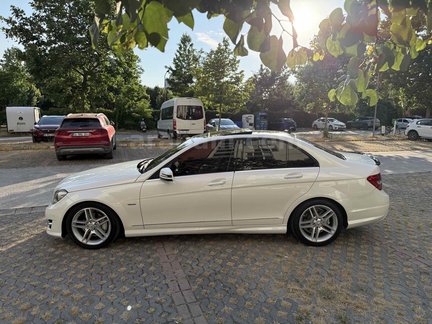 Sahibinden Mercedes - Benz C 180 BlueEFFICIENCY AMG 2011 Model İstanbul 219.500 km Beyaz 6