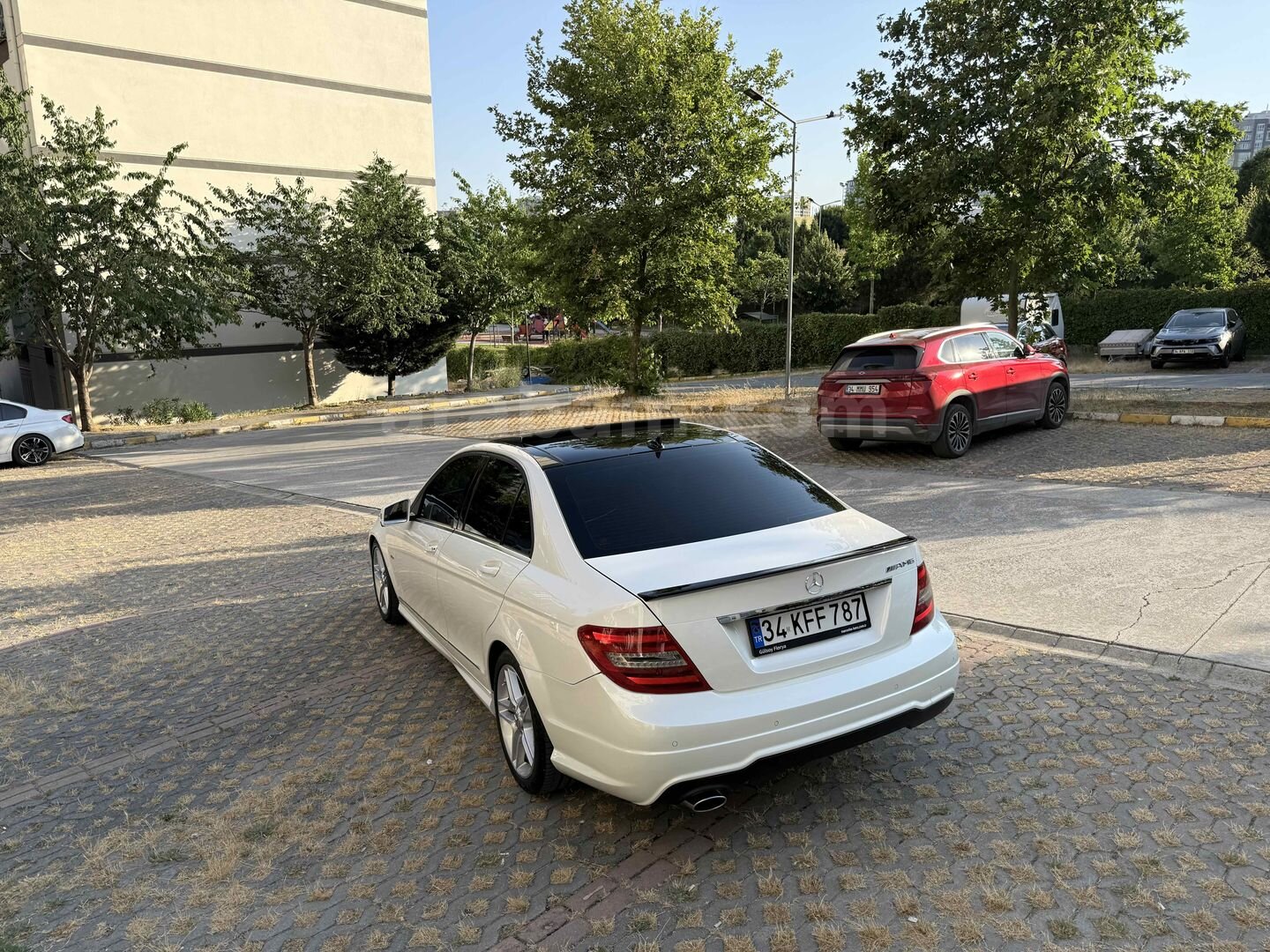 Sahibinden Mercedes - Benz C 180 BlueEFFICIENCY AMG 2011 Model İstanbul 219.500 km Beyaz 4
