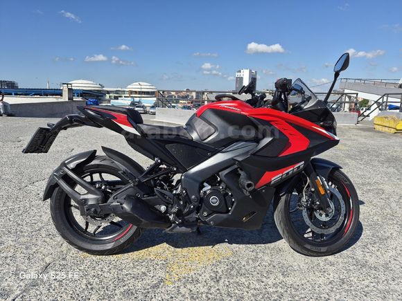 kırmizi RS 200
