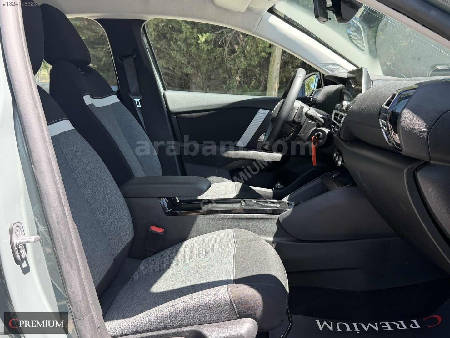 Galeriden Citroen C4 1.2 PureTech You 2025 Model İstanbul 15.000 km Yeşil 2
