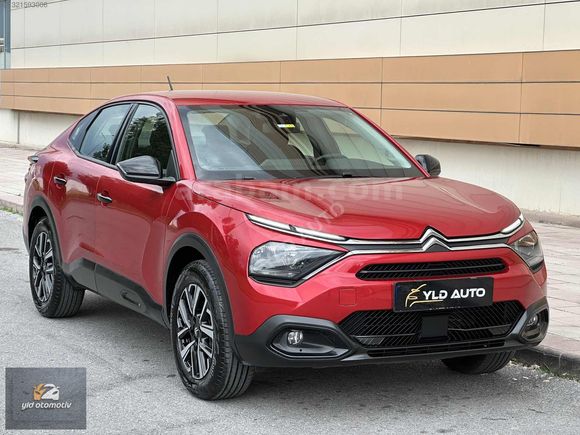 HATASIZ 15 BİN KM'DE 2023 MODEL C4 X 1.2 PURETECH FEEL BOLD