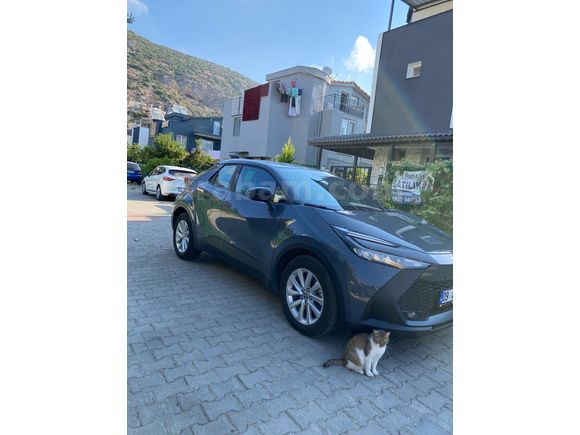 Sahibinden Toyota C-HR 1.8 Hybrid Flame 2025 Model  6600 km Gri