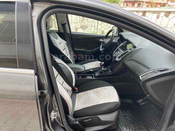 Galeriden Ford Focus 1.6 TDCi Titanium 2018 Model Van