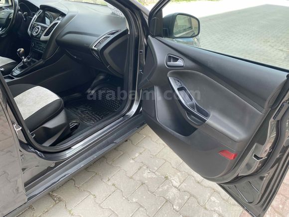 Galeriden Ford Focus 1.6 TDCi Titanium 2018 Model Van