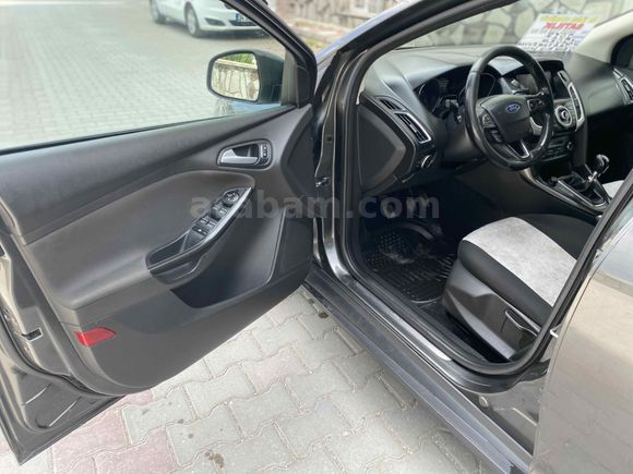 Galeriden Ford Focus 1.6 TDCi Titanium 2018 Model Van
