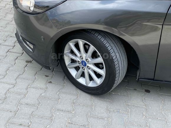 Galeriden Ford Focus 1.6 TDCi Titanium 2018 Model Van