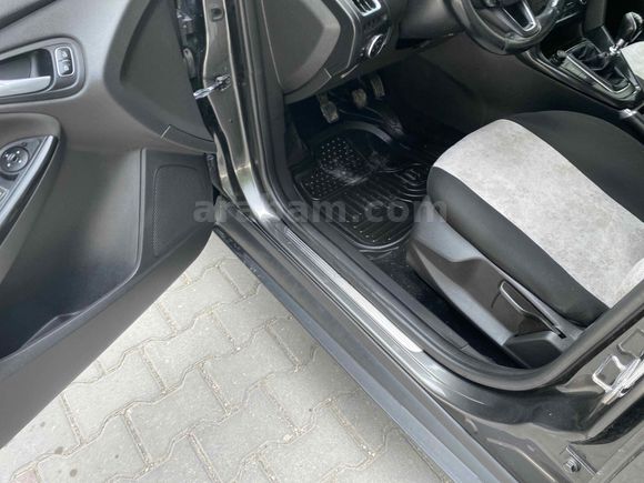 Galeriden Ford Focus 1.6 TDCi Titanium 2018 Model Van