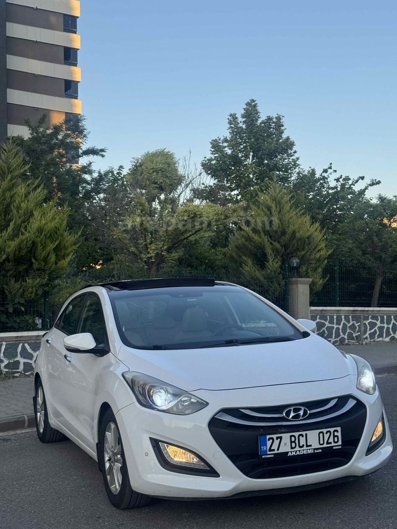 Galeriden Hyundai i30 1.6 GDi Elite 2013 Model Gaziantep 245.000 km Beyaz 2
