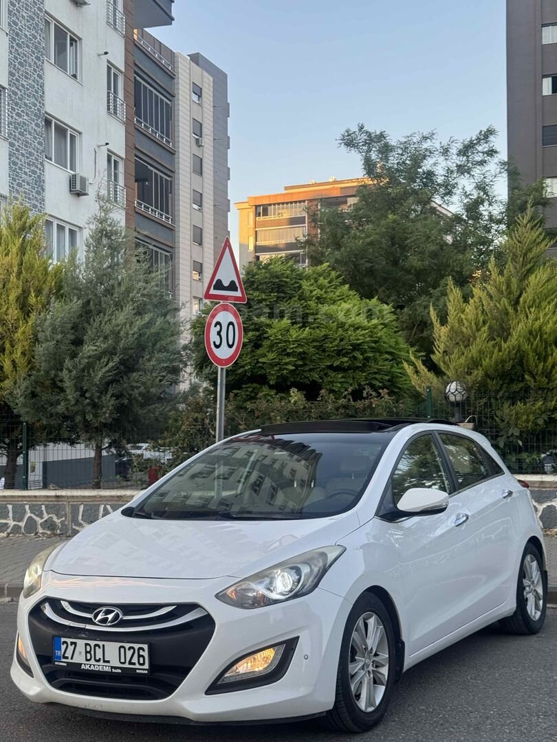 Galeriden Hyundai i30 1.6 GDi Elite 2013 Model Gaziantep 245.000 km Beyaz 3