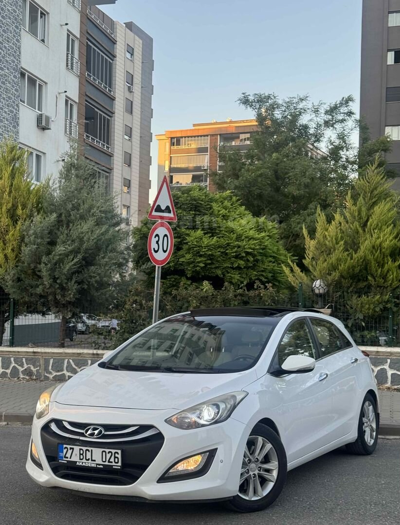 Galeriden Hyundai i30 1.6 GDi Elite 2013 Model Gaziantep 245.000 km Beyaz 4