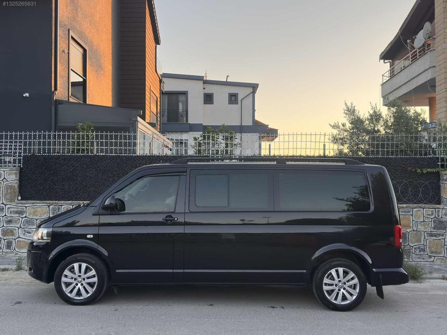 Galeriden Volkswagen Caravelle 2.0 TDI Comfortline 2013 Model Kocaeli 150.000 km Siyah 5