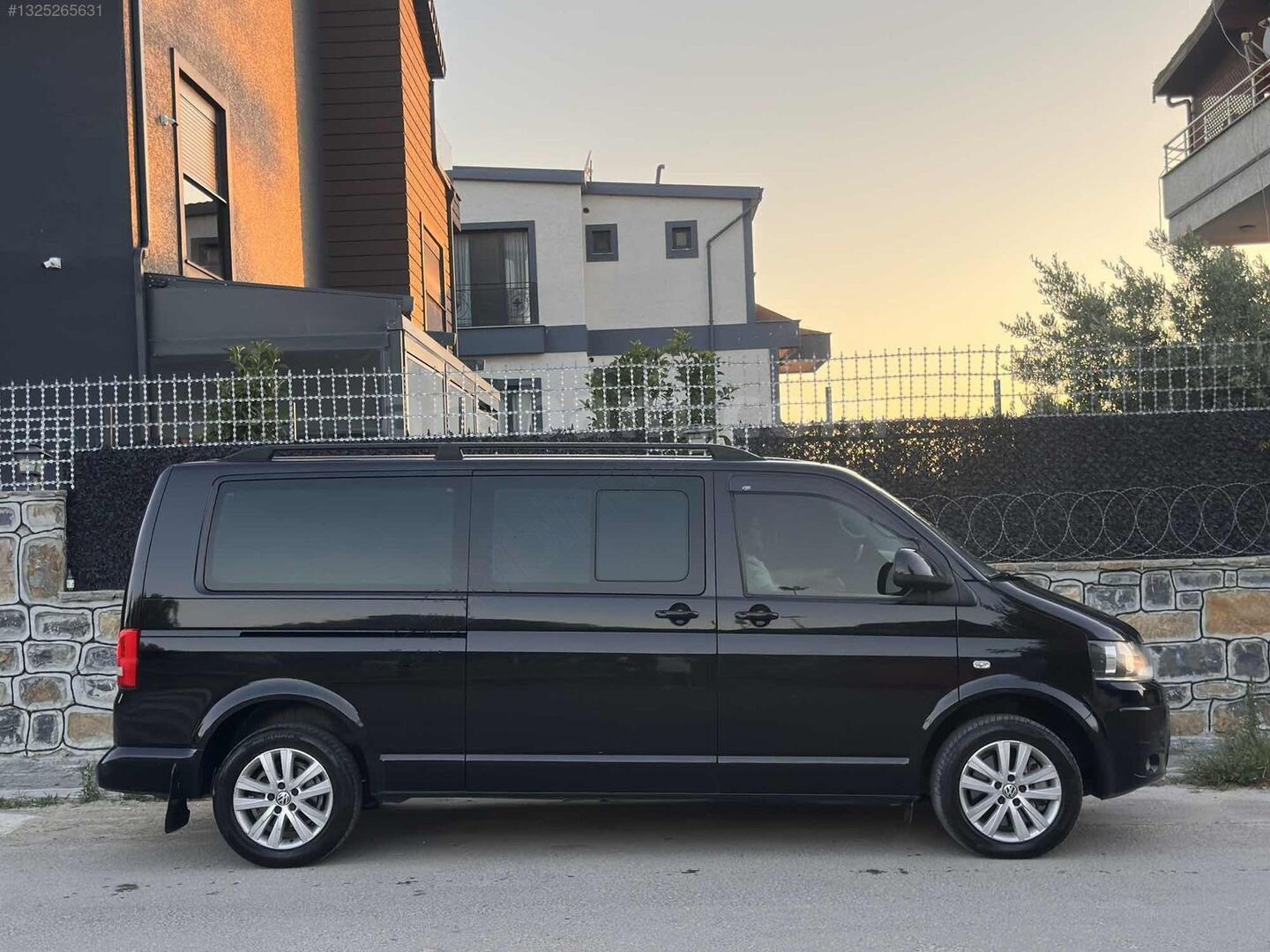 Galeriden Volkswagen Caravelle 2.0 TDI Comfortline 2013 Model Kocaeli 150.000 km Siyah 4