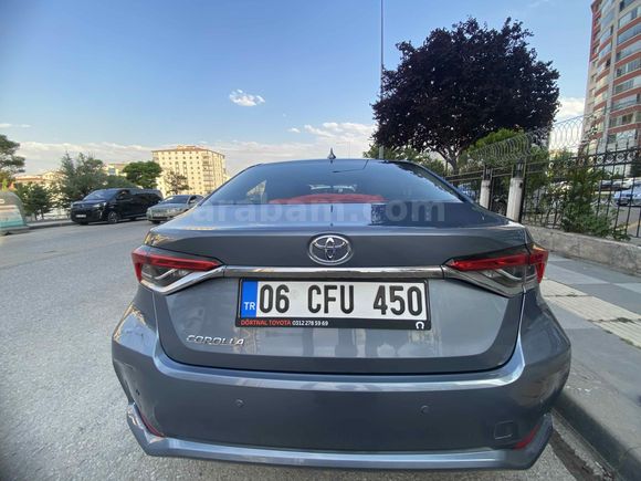 DEĞİŞENSİZ BOYASIZ HASAR KAYITSIZ 34 bin km 1.6 Otomatik vites ve oto.el frenli