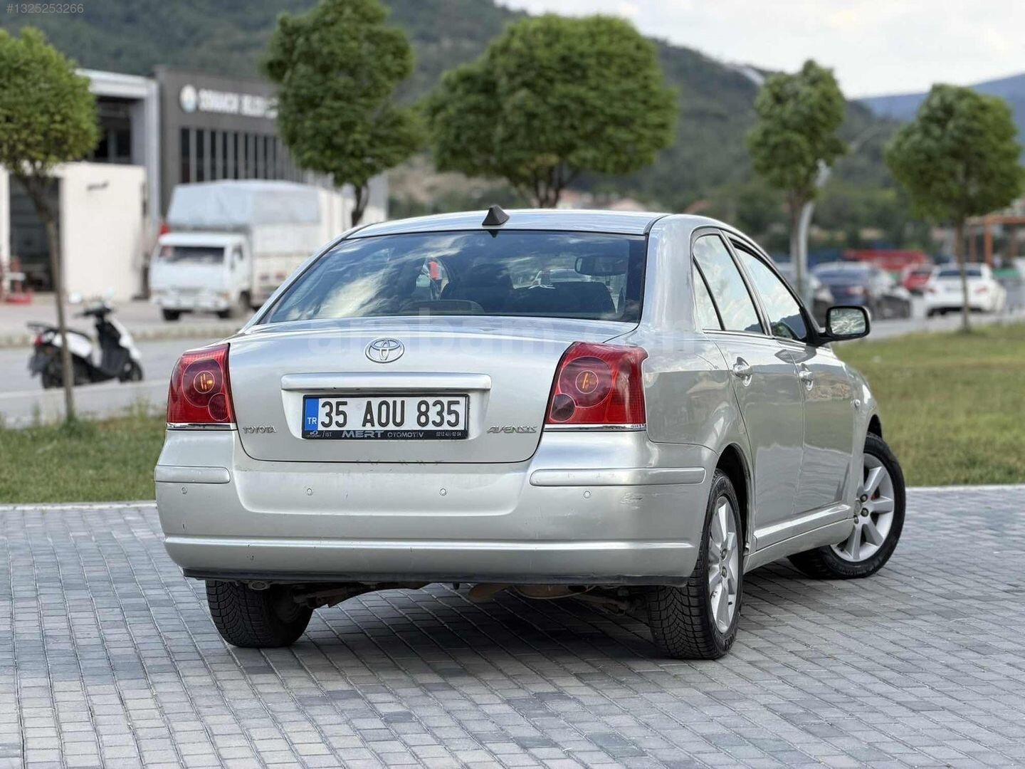 Galeriden Toyota Avensis 1.6 Comfort 2005 Model Çorum 315.000 km Gri 4