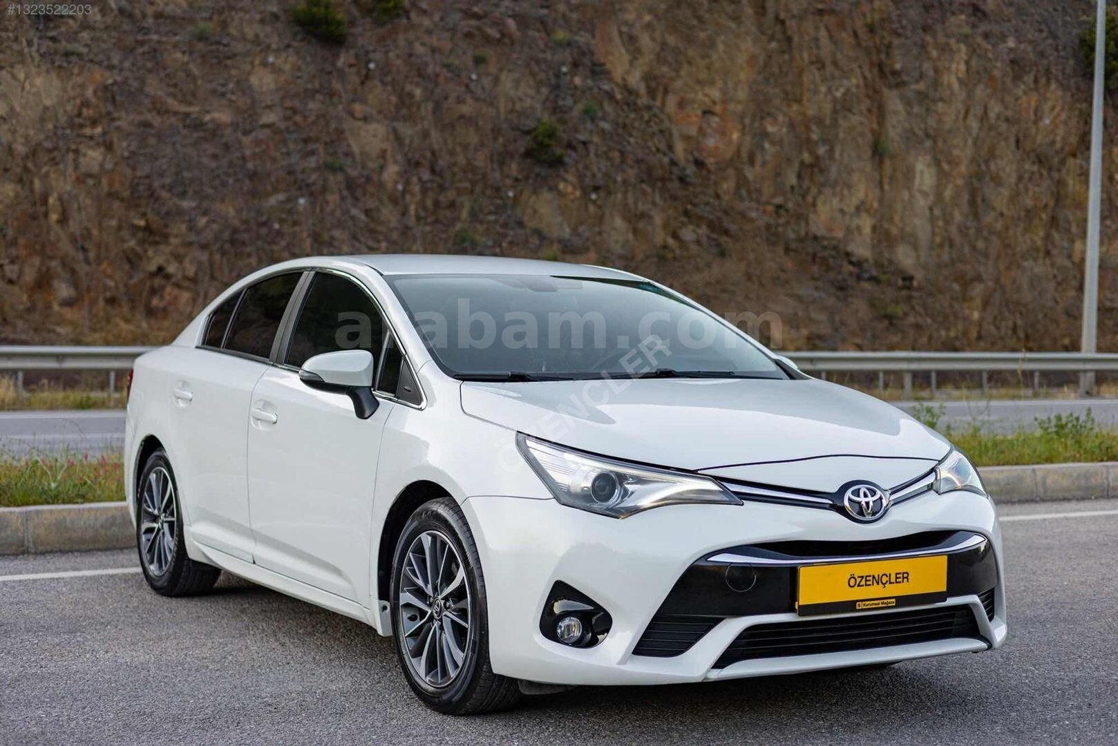 Galeriden Toyota Avensis 1.6 Elegant Extra 2015 Model Çorum 157.000 km Beyaz 3