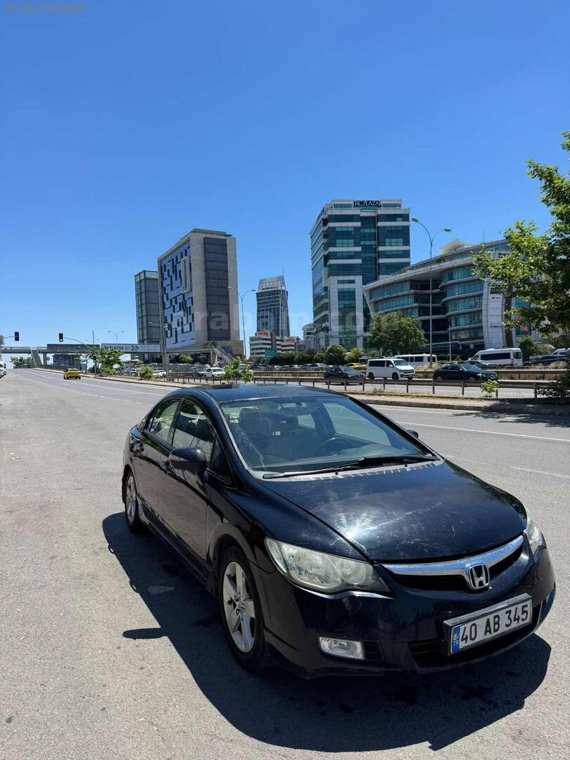 Galeriden Honda Civic 1.6i VTEC Premium 2007 Model İstanbul 182.000 km Siyah 1