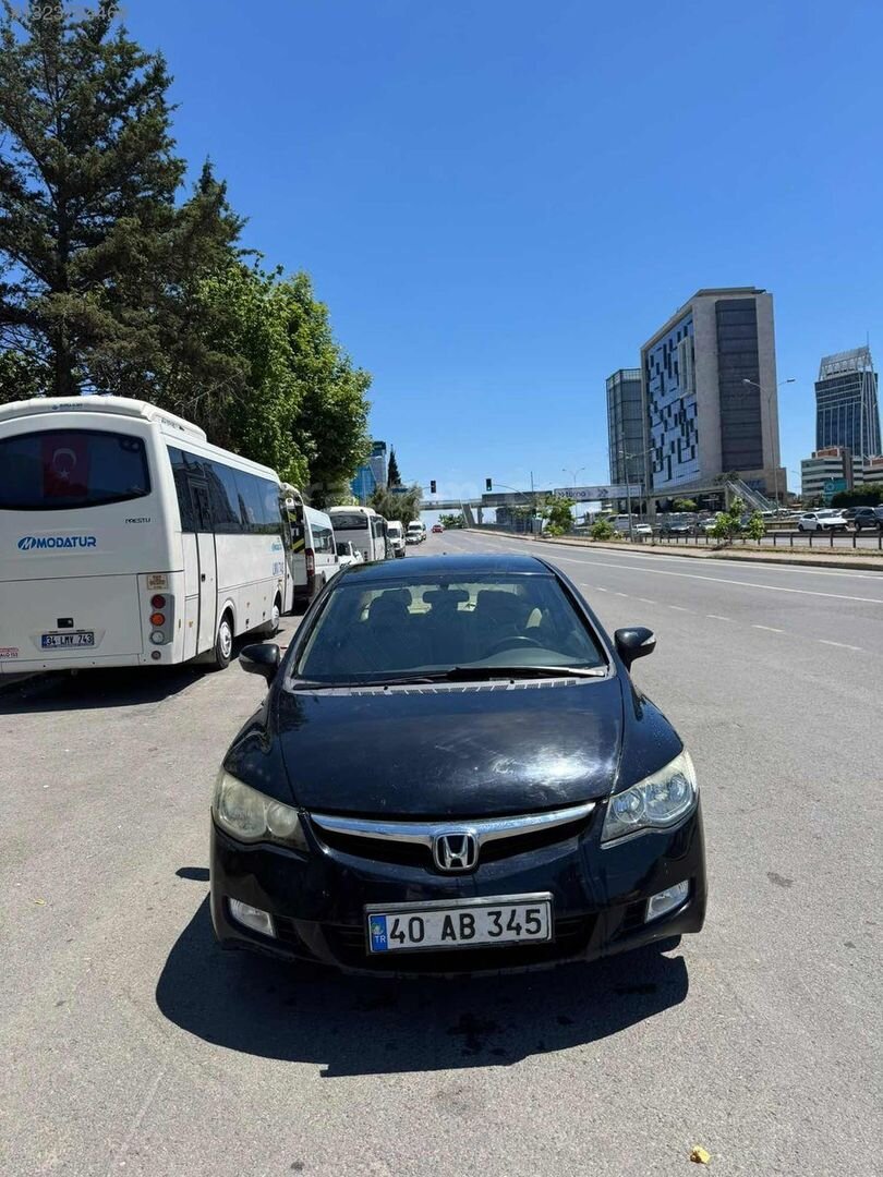 Galeriden Honda Civic 1.6i VTEC Premium 2007 Model İstanbul 182.000 km Siyah 3