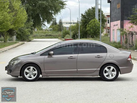 HATASIZ-HONDA-CIVIC-1.6İVTECH-69BİN KM-PREMIUM-TR DE TEK-