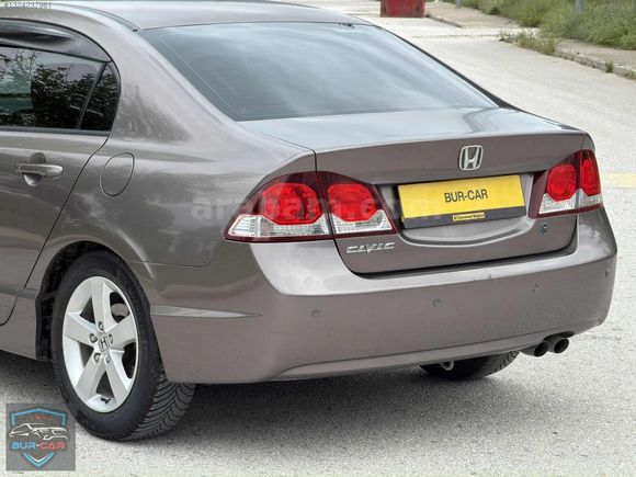 HATASIZ-HONDA-CIVIC-1.6İVTECH-69BİN KM-PREMIUM-TR DE TEK-