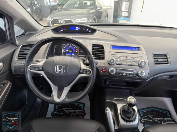 HATASIZ-HONDA-CIVIC-1.6İVTECH-69BİN KM-PREMIUM-TR DE TEK-