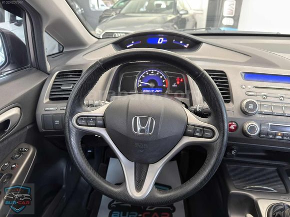 HATASIZ-HONDA-CIVIC-1.6İVTECH-69BİN KM-PREMIUM-TR DE TEK-