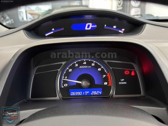 HATASIZ-HONDA-CIVIC-1.6İVTECH-69BİN KM-PREMIUM-TR DE TEK-