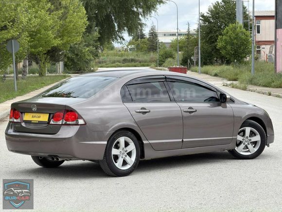 HATASIZ-HONDA-CIVIC-1.6İVTECH-69BİN KM-PREMIUM-TR DE TEK-
