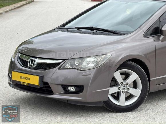 HATASIZ-HONDA-CIVIC-1.6İVTECH-69BİN KM-PREMIUM-TR DE TEK-